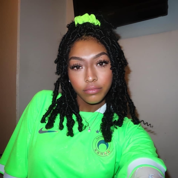 Meet your Posher, Tyra - Picture 2 of 3